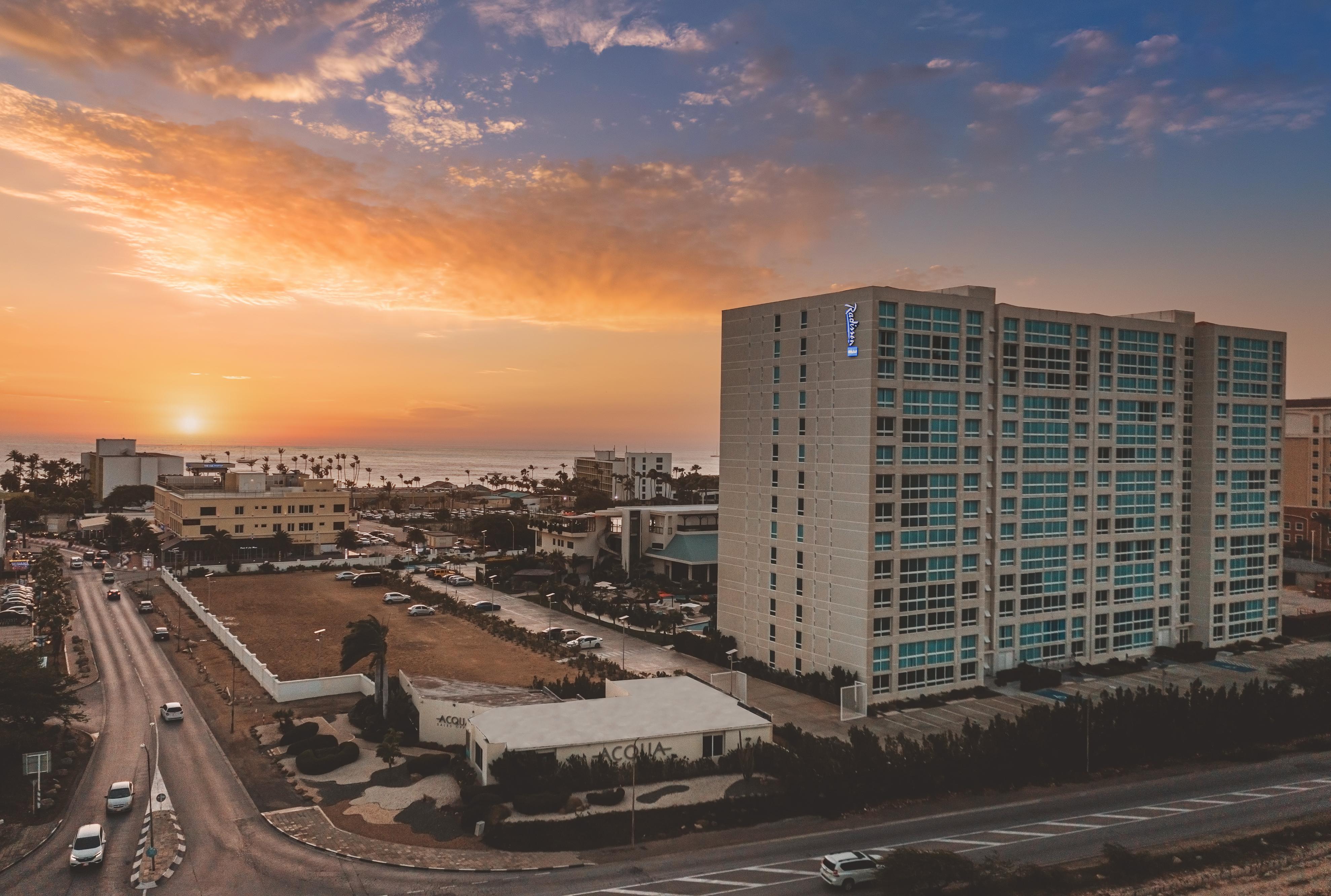 Hotel Radisson Blu Aruba Palm Beach Exterior foto